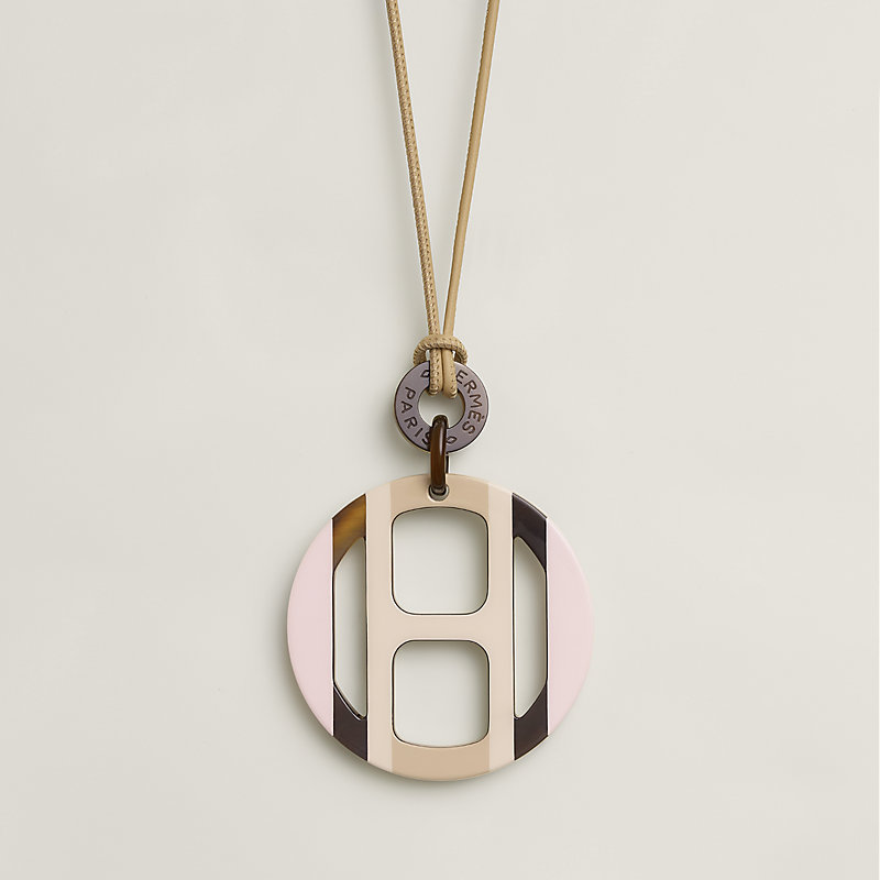 新品同様　HERMES エルメス　hエキップ ペンダント 《Hエキップ》 - ベージュ | Hermès - エルメス-公式サイト
