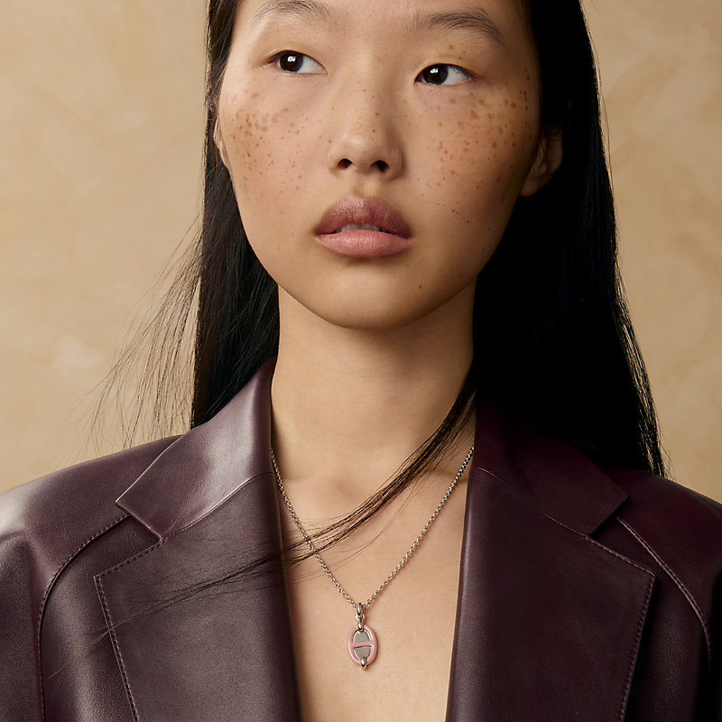 ペンダント 《ミニ・マイヨン》 PM | Hermès - エルメス-公式サイト ペンダント 《ミニ・マイヨン》 PM | Hermès - エルメス-公式サイト