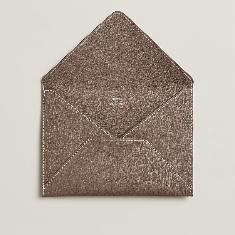 ポーチ 《エンヴェロープ》 GM - ベージュ | Hermès - エルメス-公式サイト