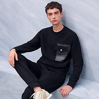 【HERMES 】レザーパッチ付きラウンドネック スウェットシャツ ラウンドネックスウェット レザーパッチ 《Hパズル》 | Hermès
