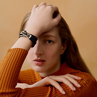 レザーブレスレット 《ケリー》 ドゥブルトゥール | Hermès - エルメス レザーブレスレット 《ケリー》 ドゥブルトゥール | Hermès - エルメス