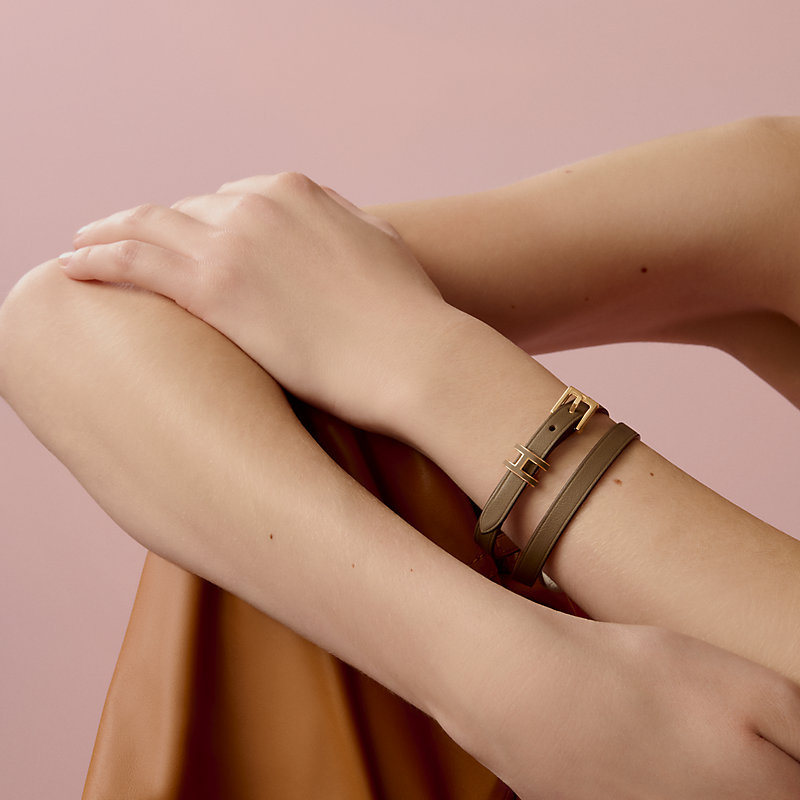 HERMESエルメス バングルHモチーフチャーム レザーブレスレット ベージュ エルメス Hermes ブレスレット バングル レザーブレスレット シルバー