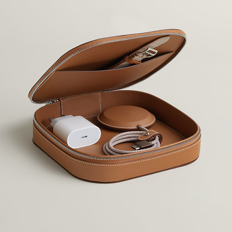 充電器 《パドック・ソロ》＆ポーチ 《グラン・パドック》 | Hermès
