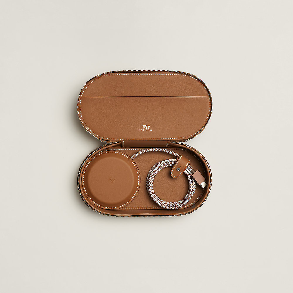 充電器 《パドック・ソロ》＆ポーチ 《プティ・パドック》 | Hermès