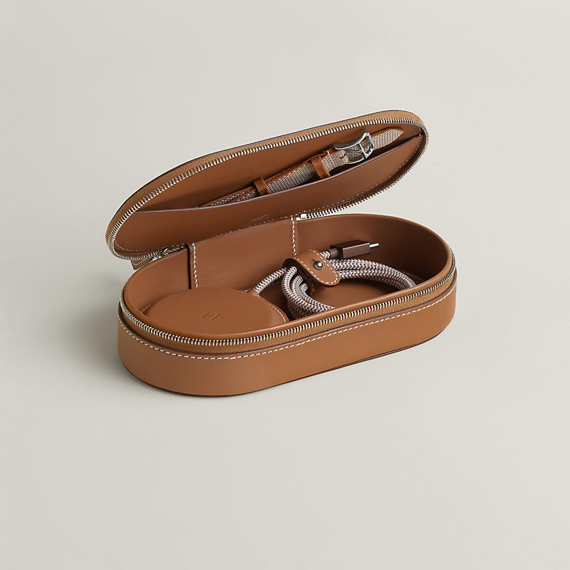 充電器 《パドック・ソロ》＆ポーチ 《プティ・パドック》 | Hermès